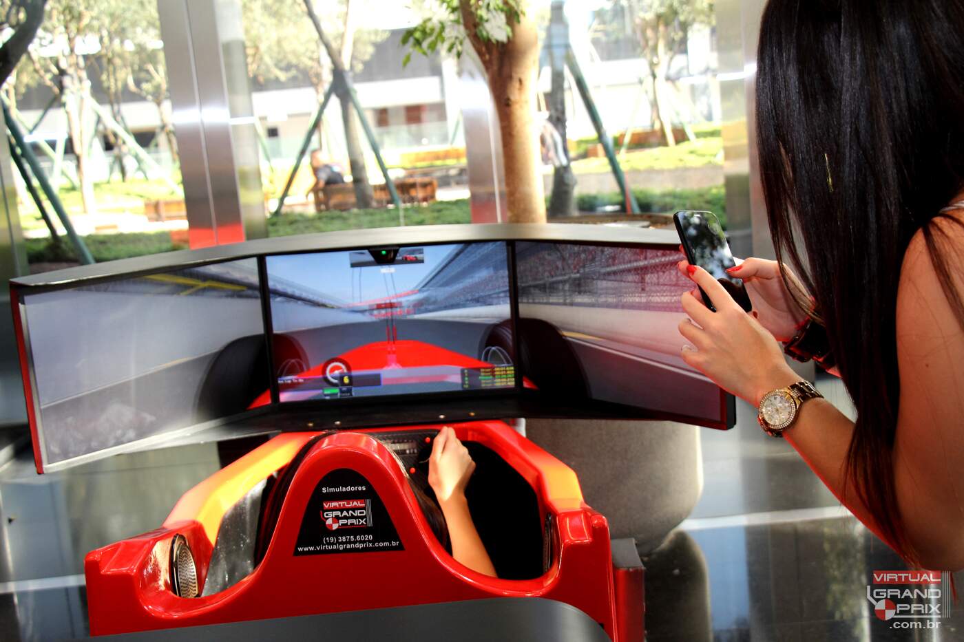 Simuladores Cockpit F1 MOTION 4D | Semana SOMOS Santander 2015