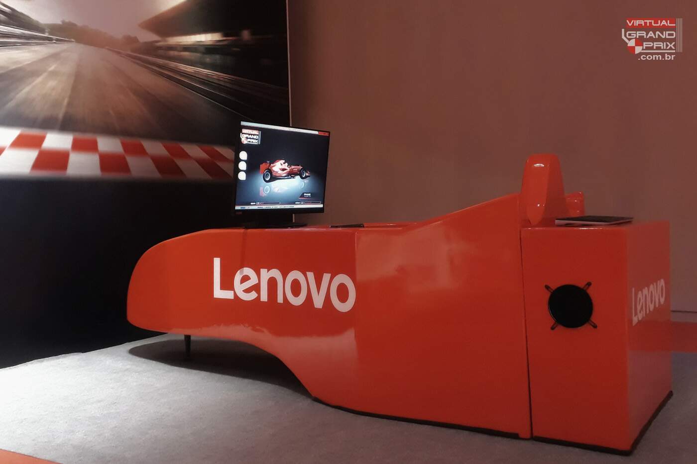 Simulador Cockpit F1 Lenovo @ Canalys Channels 2018